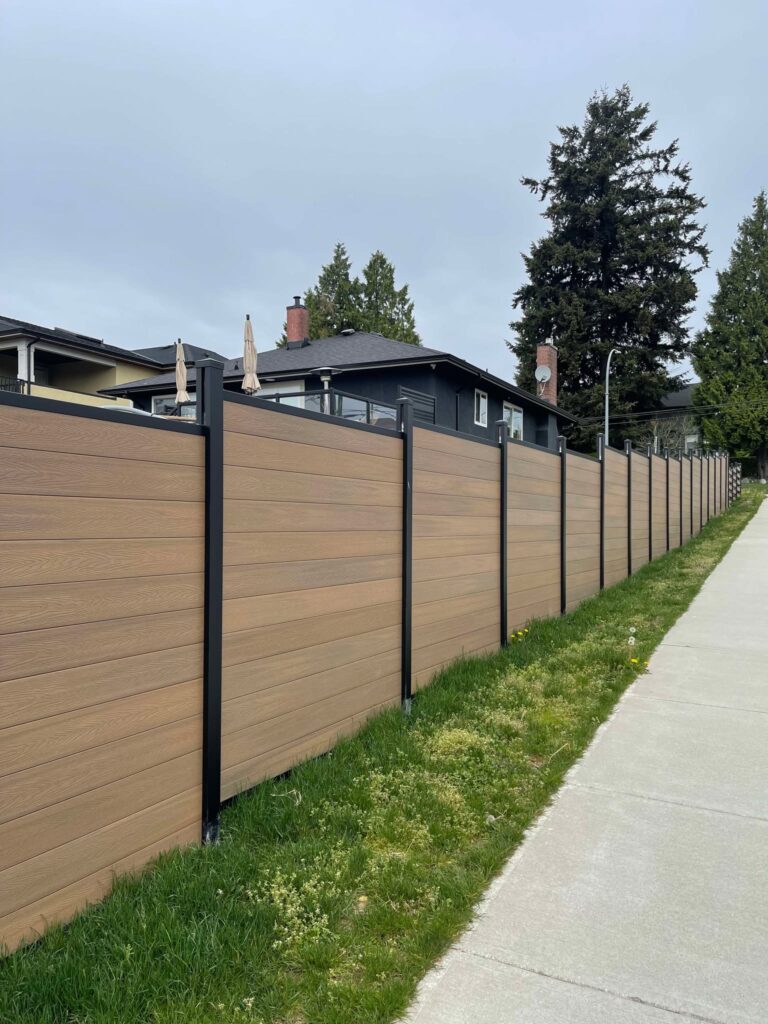 Clôture en composite durable et sans entretien installée par Monsieur Clôture